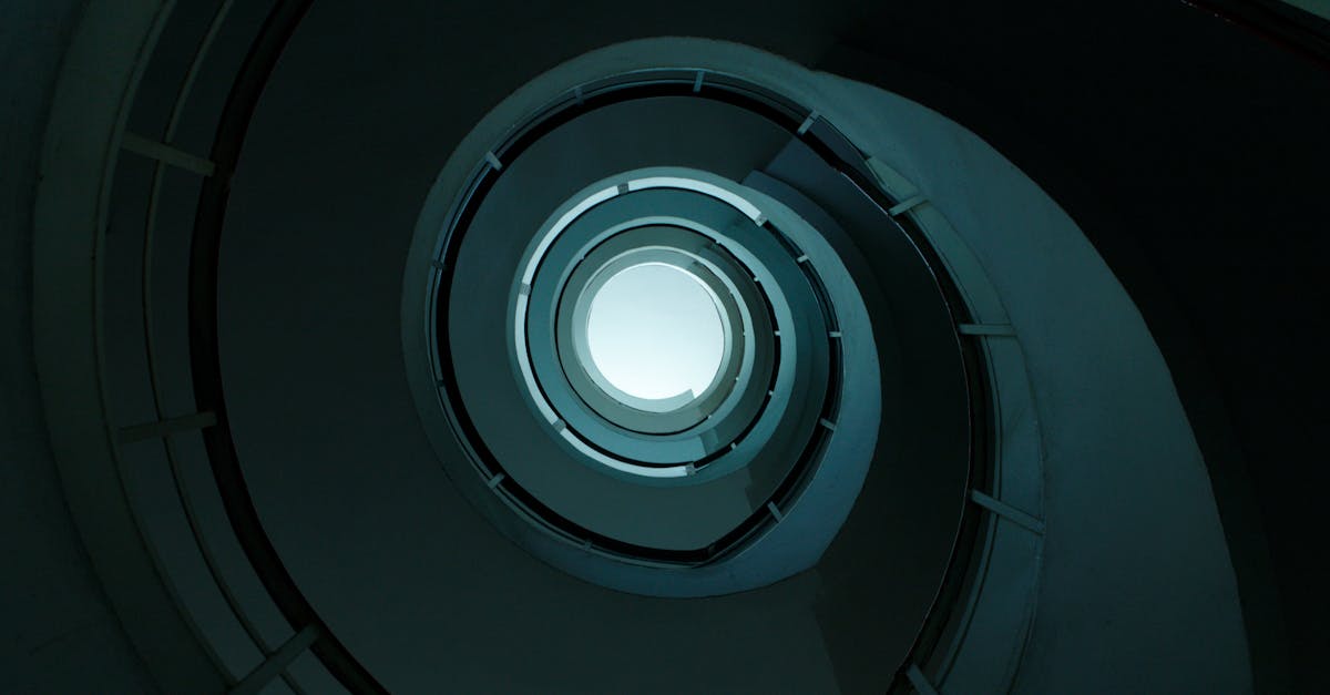la labyrinthite est une affection de l'oreille interne qui peut provoquer des étourdissements, des problèmes d'équilibre et une perte auditive. découvrez ses causes, ses symptômes et ses options de traitement pour retrouver votre santé et votre bien-être.